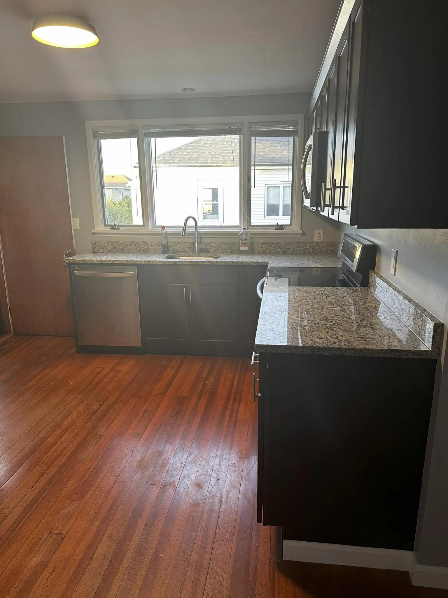 2.5 bed, 1 bath apartment for rent at 62-64 Billings Ave Unit 2, South Medford — photo 3 of 15