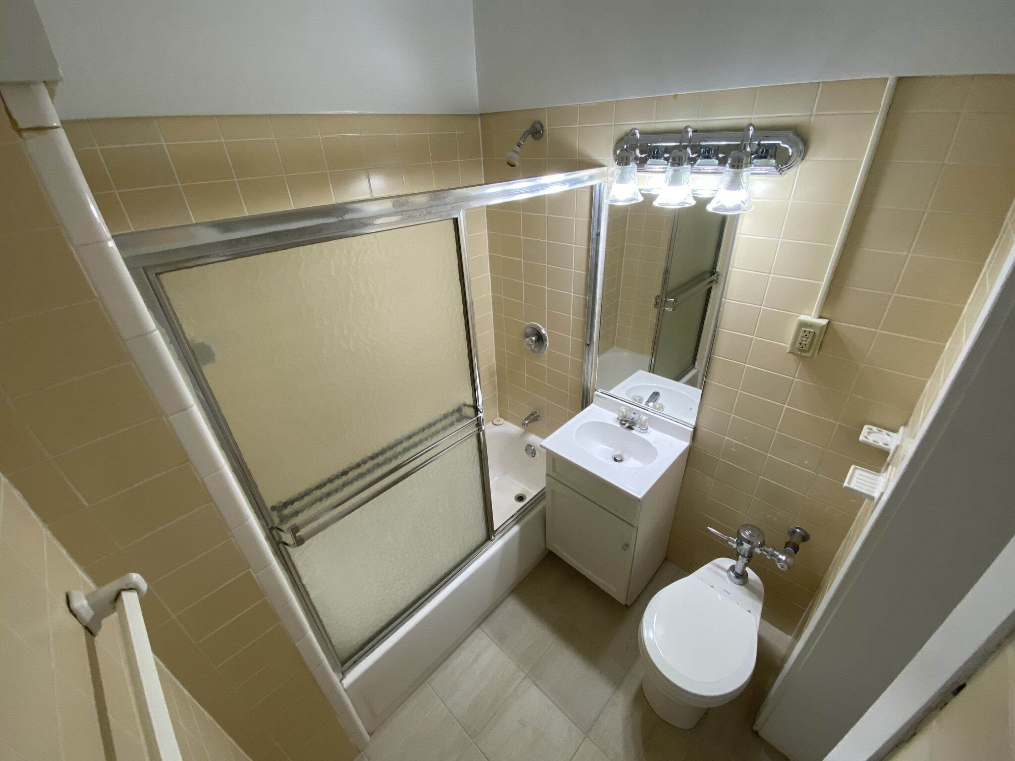 1 bed, 1 bath apartment for rent at 62 Boylston St Unit 122, Theatre District — photo 3 of 5