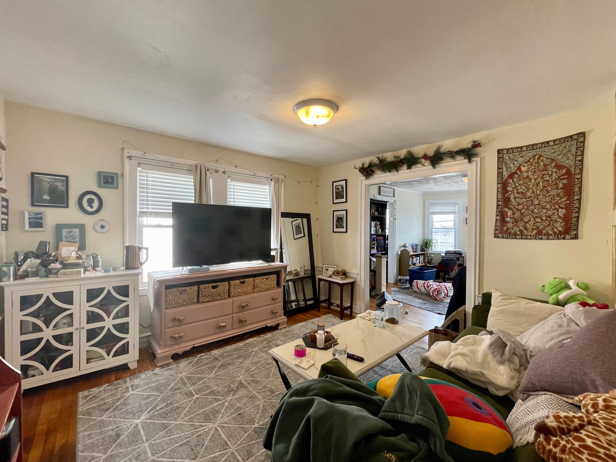 3 bed, 1 bath apartment for rent at 62 Brock St Unit 3, Oak Square