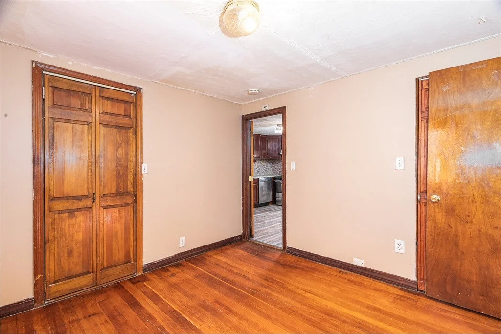 4 bed, 1 bath apartment for rent at 62 Butler St Unit 2, Glenwood — photo 5 of 20