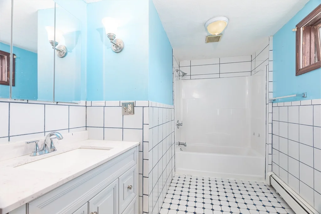 4 bed, 1 bath apartment for rent at 62 Butler St Unit 2, Glenwood — photo 9 of 20