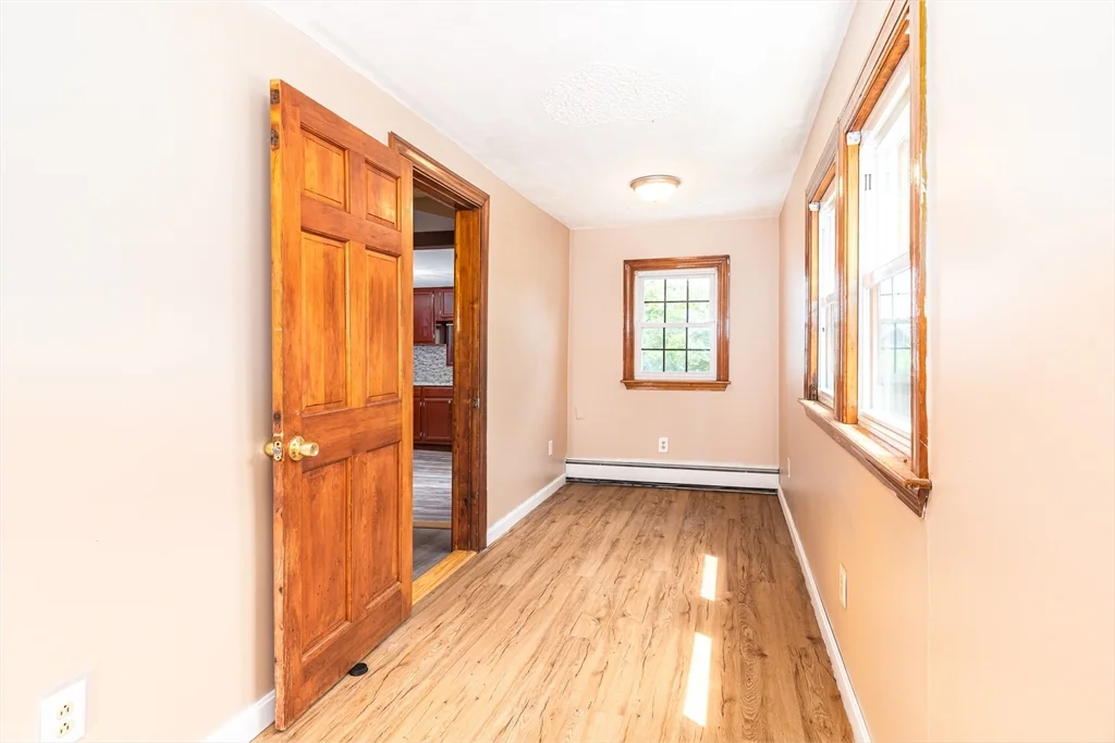 4 bed, 1 bath apartment for rent at 62 Butler St Unit 2, Glenwood — photo 11 of 20