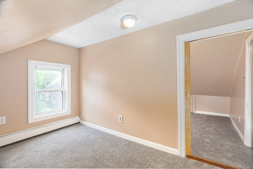 4 bed, 1 bath apartment for rent at 62 Butler St Unit 2, Glenwood — photo 15 of 20