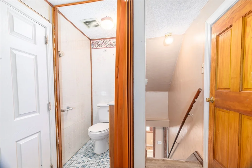 4 bed, 1 bath apartment for rent at 62 Butler St Unit 2, Glenwood — photo 16 of 20