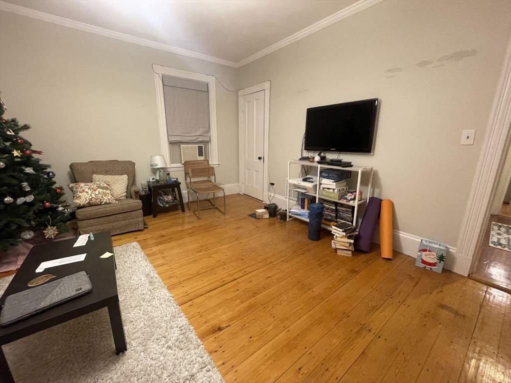 2 bed, 1 bath apartment for rent at 62 Chestnut St Unit 3, Brookline — photo 4 of 12