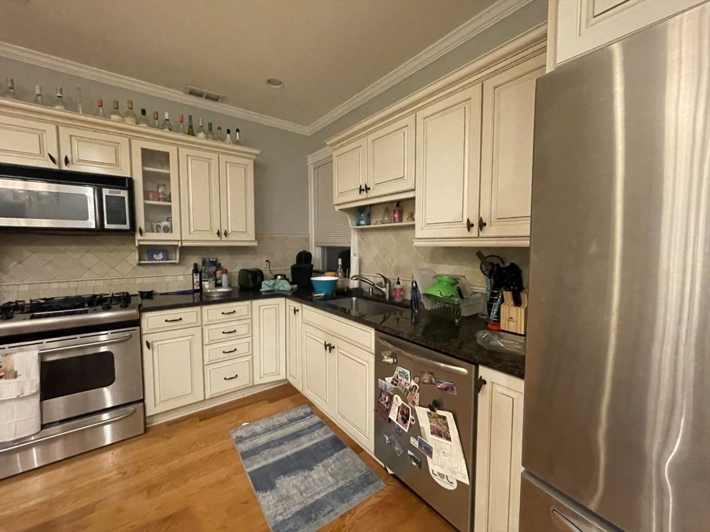 2 bed, 1 bath apartment for rent at 62 Chestnut St Unit 3, Brookline — photo 1 of 12