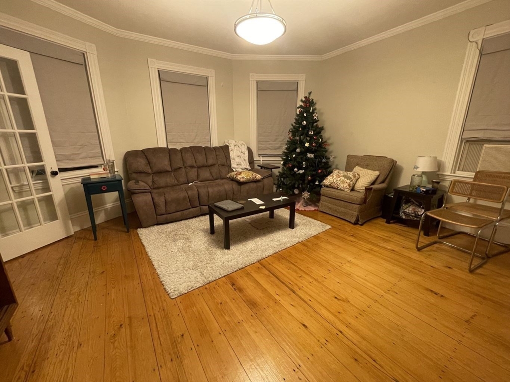 2 bed, 1 bath apartment for rent at 62 Chestnut St Unit 3, Brookline — photo 5 of 12