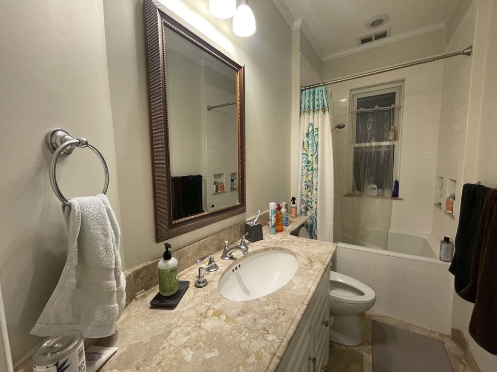 2 bed, 1 bath apartment for rent at 62 Chestnut St Unit 3, Brookline — photo 11 of 12