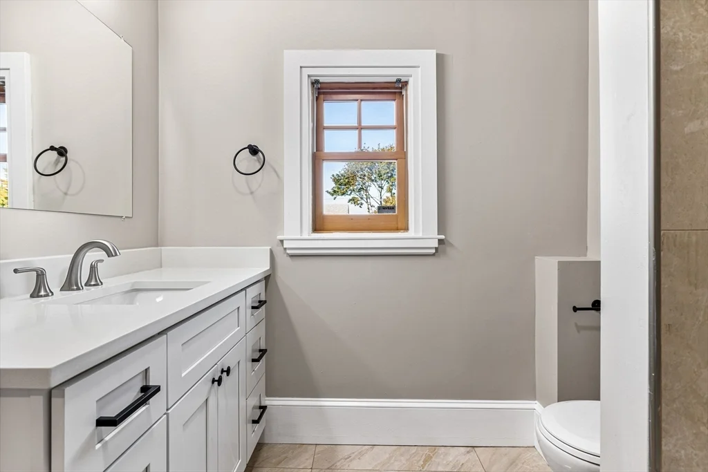 3 bed, 2 bath apartment for rent at 62 Chestnut St Unit Unit 2, Saugus — photo 8 of 22
