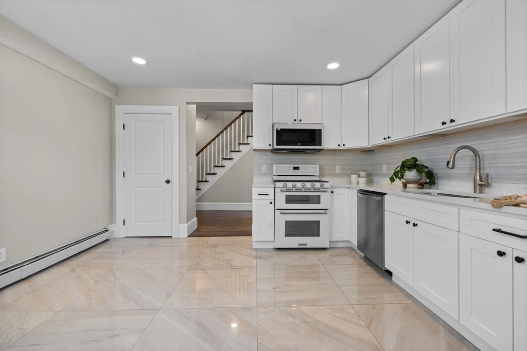 3 bed, 2 bath apartment for rent at 62 Chestnut St Unit Unit 2, Saugus — photo 6 of 22