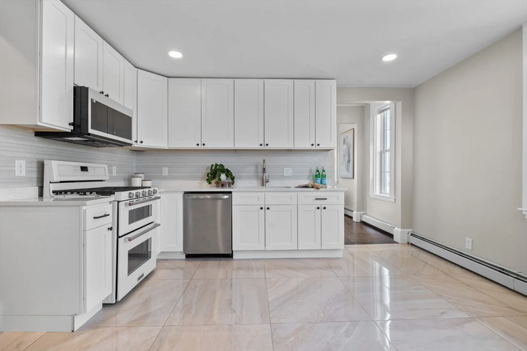 3 bed, 2 bath apartment for rent at 62 Chestnut St Unit Unit 2, Saugus — photo 5 of 22