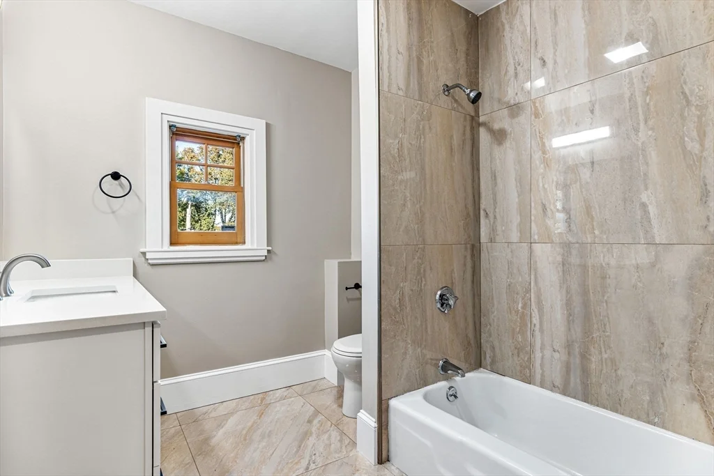 3 bed, 2 bath apartment for rent at 62 Chestnut St Unit Unit 2, Saugus — photo 9 of 22