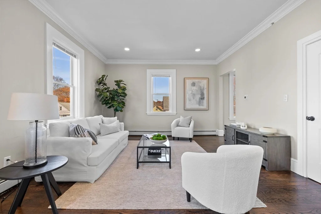 3 bed, 2 bath apartment for rent at 62 Chestnut St Unit Unit 2, Saugus — photo 3 of 22