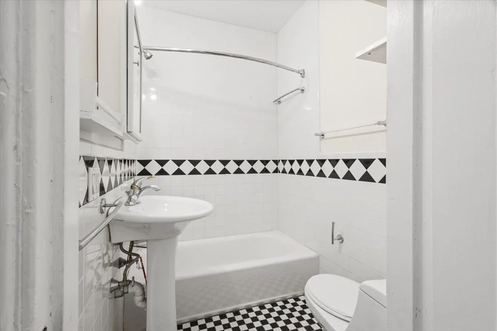 2 bed, 1 bath apartment for rent at 62 Clarendon St Unit 2, South End — photo 9 of 11