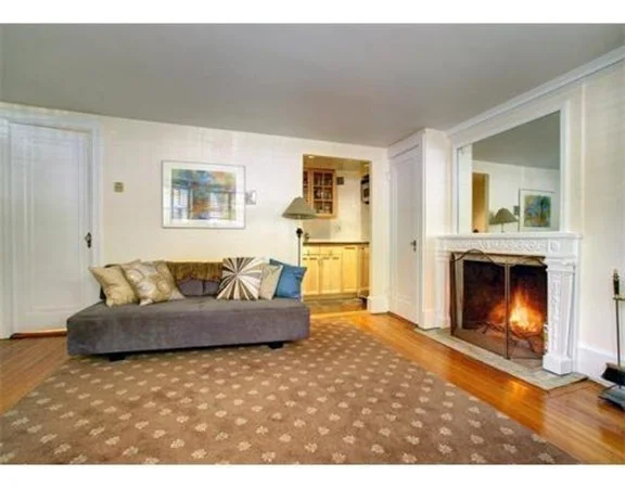 Studio bed, 1 bath apartment for rent at 62 Commonwealth Ave Unit 1, Back Bay — photo 4 of 7