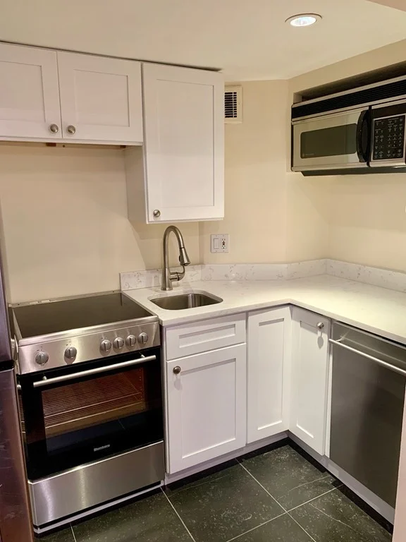 Studio bed, 1 bath apartment for rent at 62 Commonwealth Ave Unit 1, Back Bay — photo 6 of 7