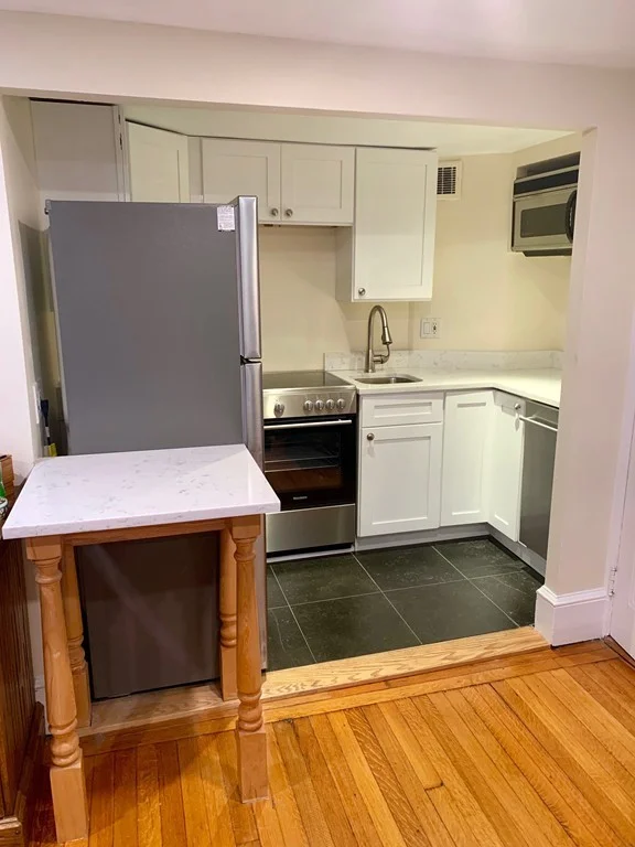 Studio bed, 1 bath apartment for rent at 62 Commonwealth Ave Unit 1, Back Bay — photo 5 of 7