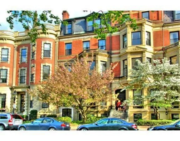 Studio bed, 1 bath apartment for rent at 62 Commonwealth Ave Unit 1, Back Bay — photo 1 of 7