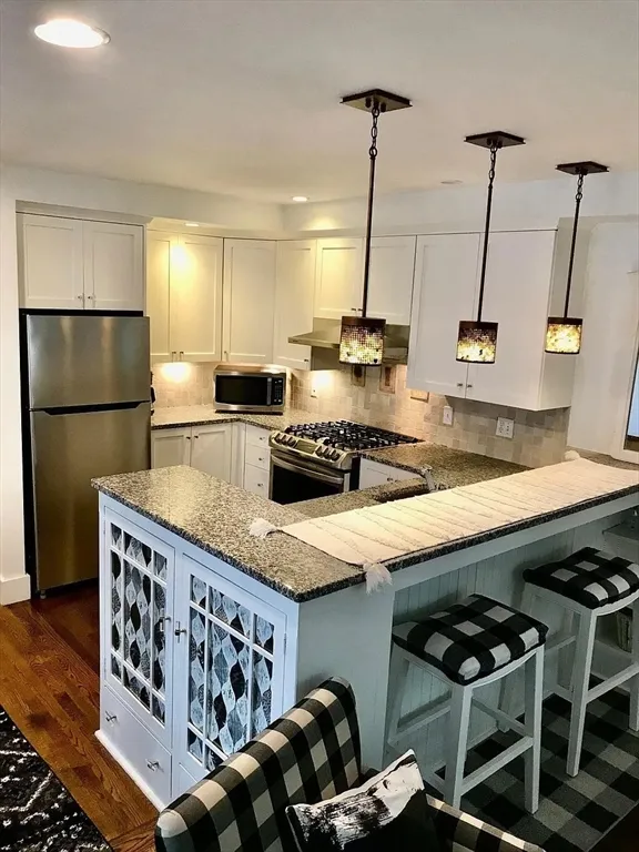 2 bed, 1 bath apartment for rent at 62 Cypress St Unit 5, Emerson Gardens — photo 2 of 9