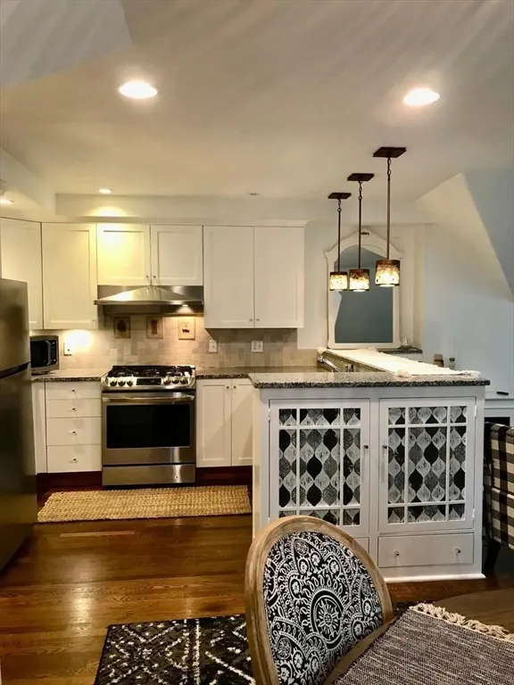 2 bed, 1 bath apartment for rent at 62 Cypress St Unit 5, Emerson Gardens — photo 4 of 9