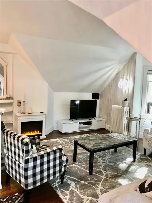 2 bed, 1 bath apartment for rent at 62 Cypress St Unit 5, Emerson Gardens — photo 3 of 9