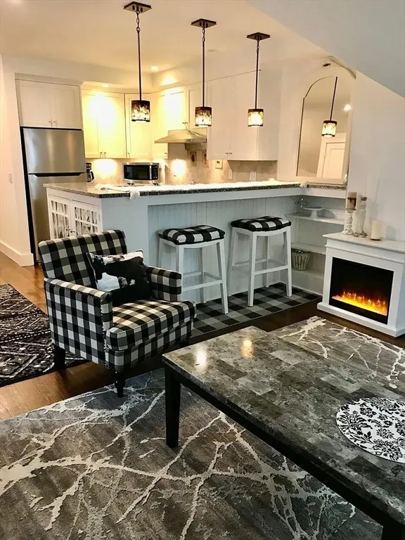 2 bed, 1 bath apartment for rent at 62 Cypress St Unit 5, Emerson Gardens