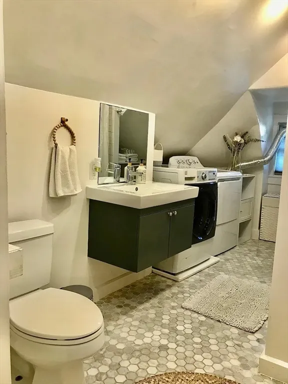 2 bed, 1 bath apartment for rent at 62 Cypress St Unit 5, Emerson Gardens — photo 5 of 9