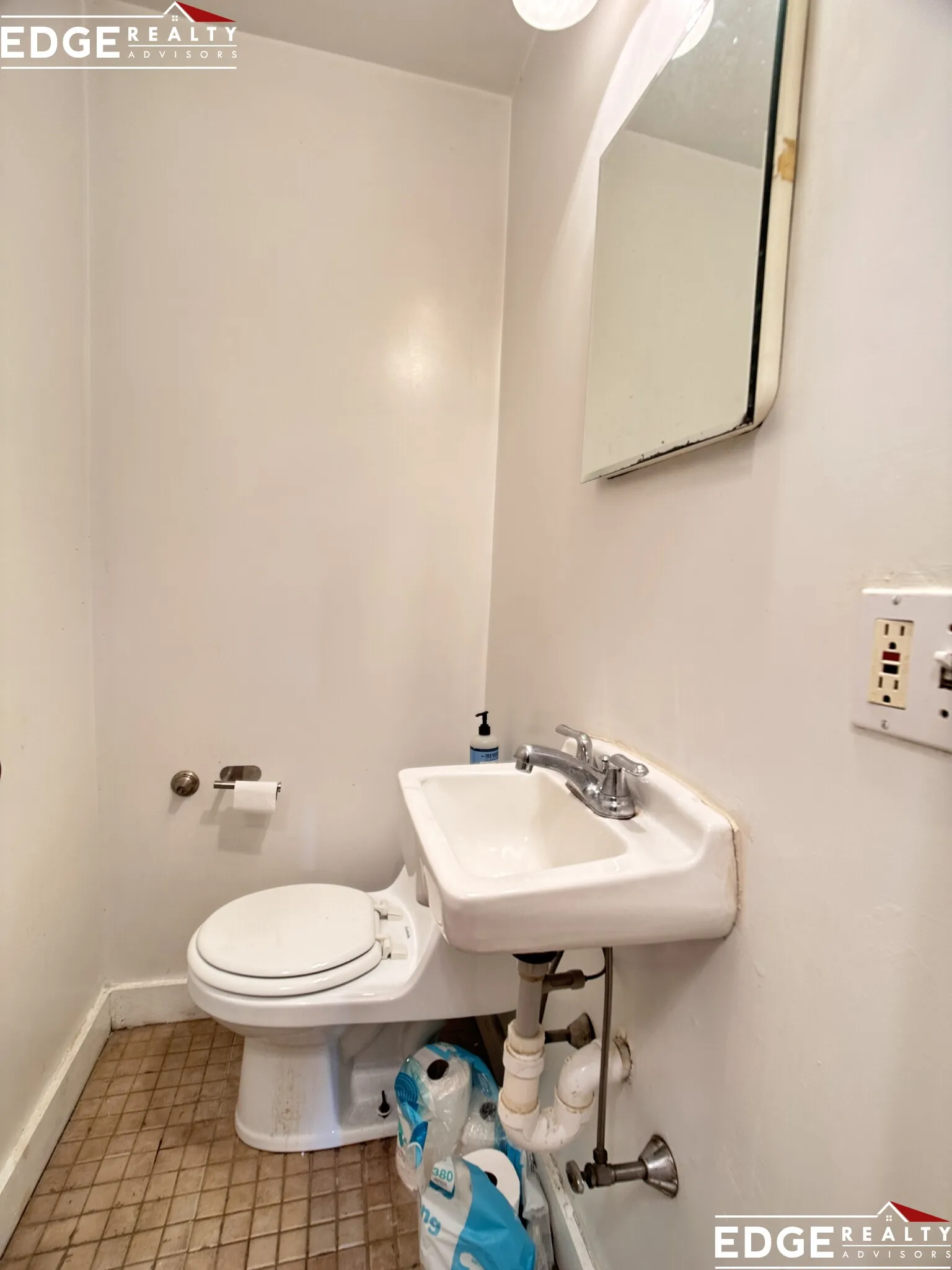 4 bed, 1.5 bath apartment for rent at 62 Egmont St Unit 1, North Brookline — photo 7 of 9