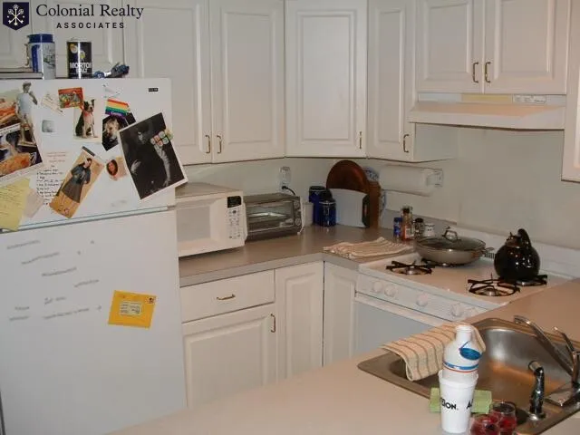 3 bed, 1 bath apartment for rent at 62 Egmont St Unit 12, North Brookline — photo 13 of 49