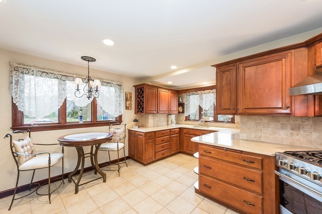 4 bed, 2 bath apartment for rent at 62 Evergreen Ave, Newton — photo 4 of 15