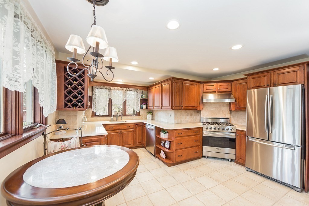4 bed, 2 bath apartment for rent at 62 Evergreen Ave, Newton — photo 3 of 15