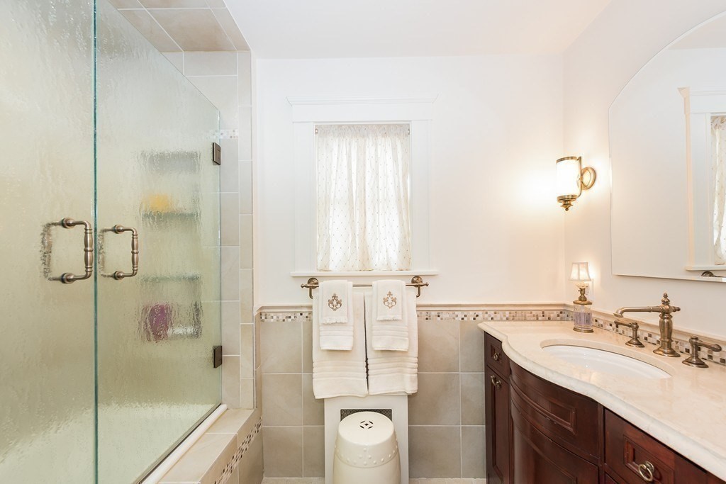 4 bed, 2 bath apartment for rent at 62 Evergreen Ave, Newton — photo 13 of 15