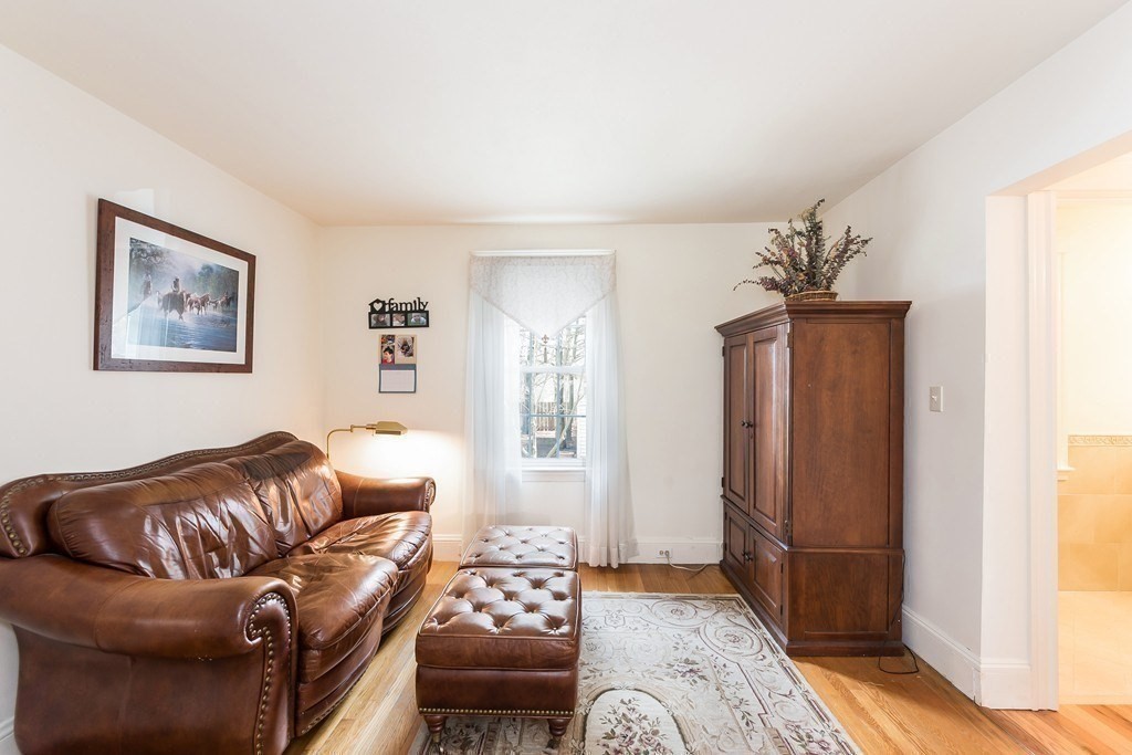 4 bed, 2 bath apartment for rent at 62 Evergreen Ave, Newton — photo 8 of 15