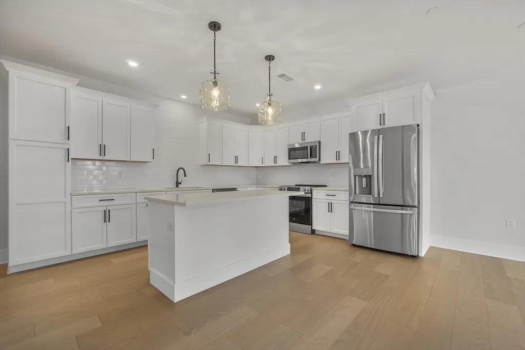 1 bed, 1 bath apartment for rent at 62 Foundry St Unit 406, Wakefield — photo 3 of 25