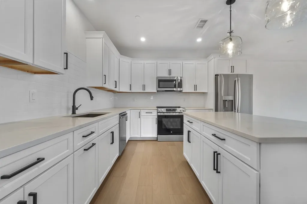 1 bed, 1 bath apartment for rent at 62 Foundry St Unit 406, Wakefield — photo 5 of 25