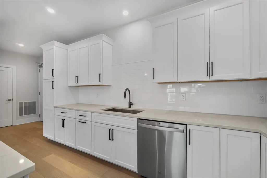 1 bed, 1 bath apartment for rent at 62 Foundry St Unit 406, Wakefield — photo 4 of 25