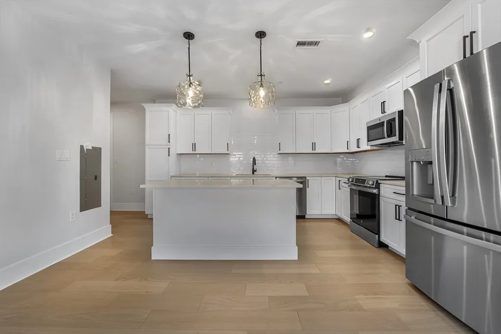 1 bed, 1 bath apartment for rent at 62 Foundry St Unit 406, Wakefield — photo 2 of 25