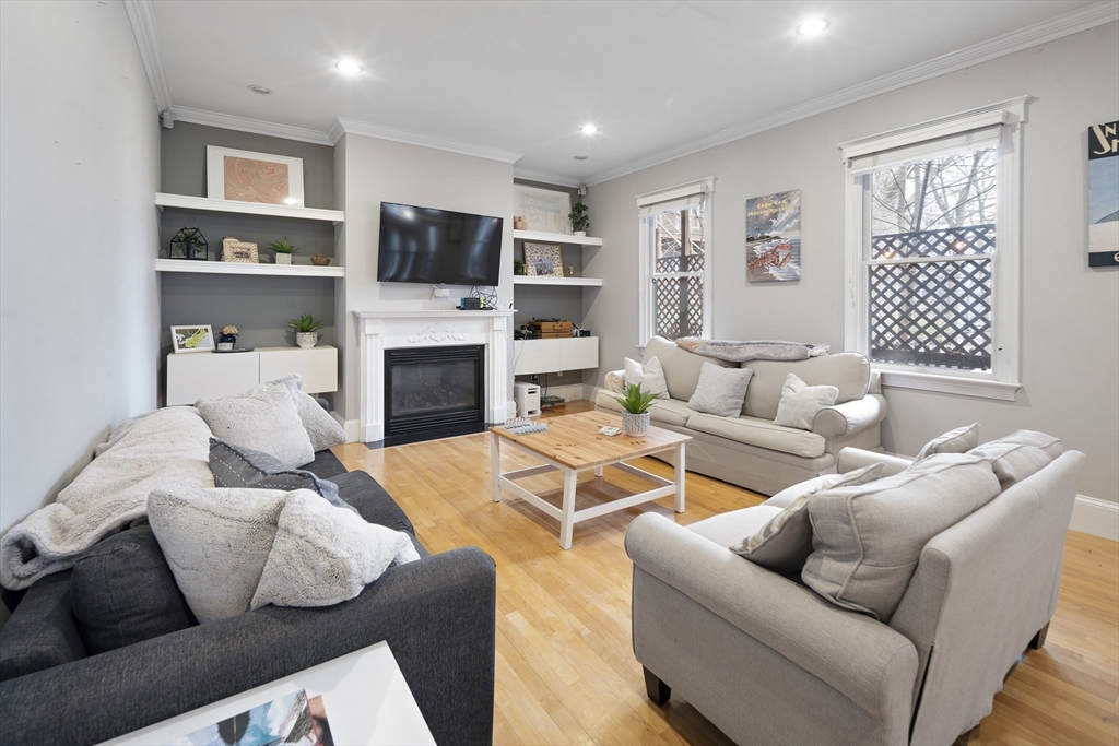 4 bed, 3 bath apartment for rent at 62 Gates St Unit 1, South Boston — photo 4 of 17
