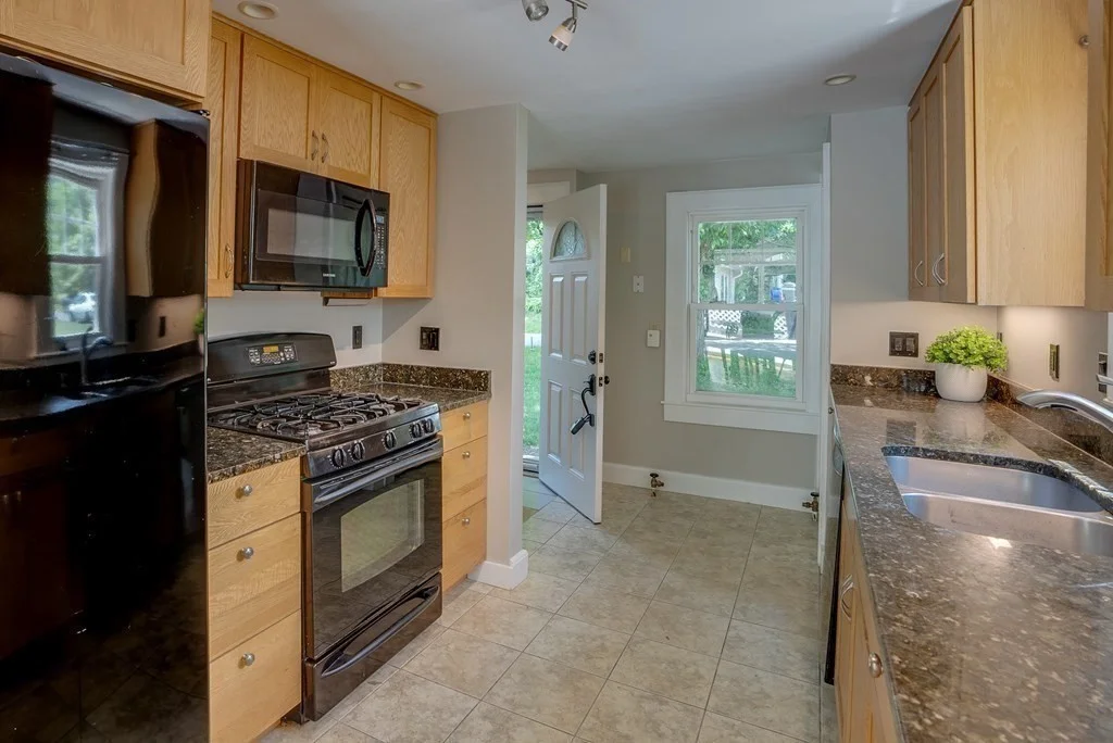 4 bed, 3 bath apartment for rent at 62 Gleason Rd, Lexington — photo 5 of 41