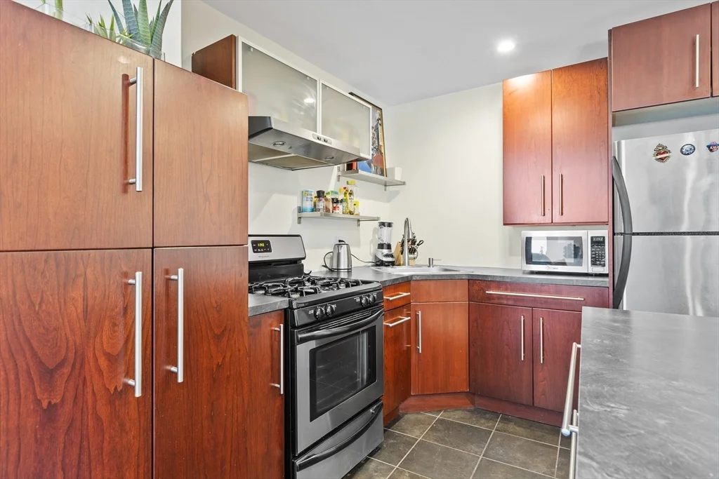 Studio bed, 1 bath apartment for rent at 62 Grampian Way Unit Studio, Dorchester — photo 10 of 25
