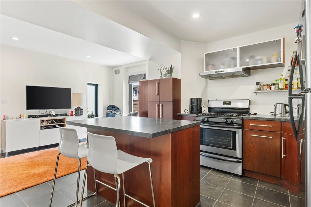 Studio bed, 1 bath apartment for rent at 62 Grampian Way Unit Studio, Dorchester — photo 13 of 25