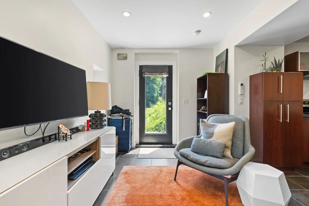 Studio bed, 1 bath apartment for rent at 62 Grampian Way Unit Studio, Dorchester — photo 6 of 25