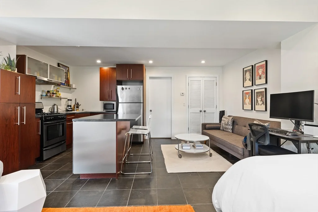 Studio bed, 1 bath apartment for rent at 62 Grampian Way Unit Studio, Dorchester — photo 7 of 25