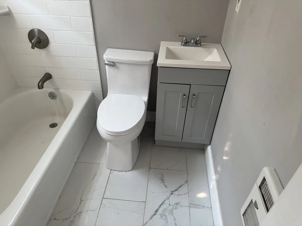 2 bed, 1 bath apartment for rent at 62 Greenwich St Unit 3R, Dorchester — photo 6 of 7