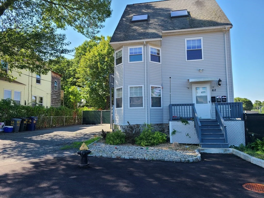 3 bed, 1 bath apartment for rent at 62 Greenwood Ave Unit 2, Hyde Park