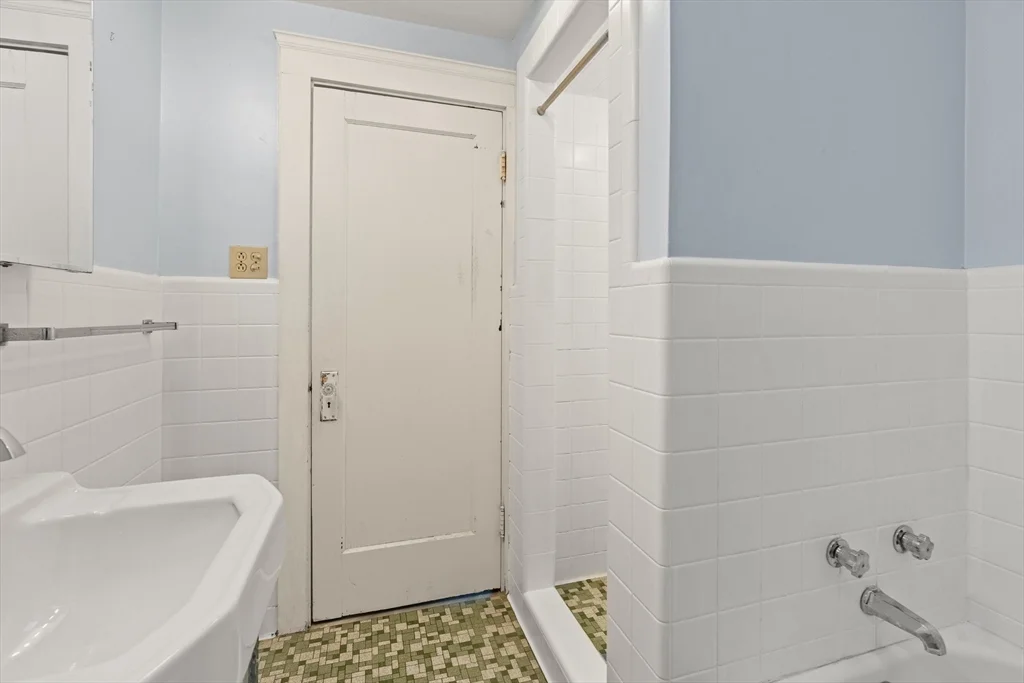 4 bed, 2 bath apartment for rent at 62 Harding Rd, Lexington — photo 27 of 42