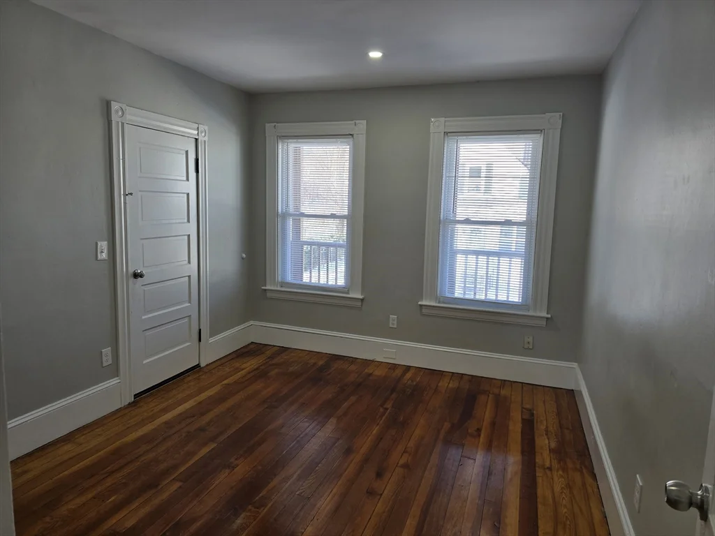 3 bed, 1 bath apartment for rent at 62 Hartford Unit 2, Fitchburg — photo 3 of 7