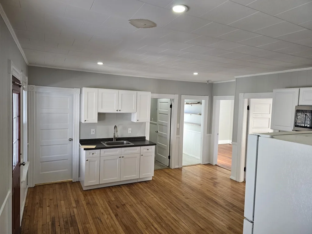 3 bed, 1 bath apartment for rent at 62 Hartford Unit 2, Fitchburg — photo 6 of 7