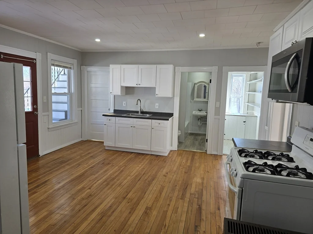 3 bed, 1 bath apartment for rent at 62 Hartford Unit 2, Fitchburg — photo 2 of 7