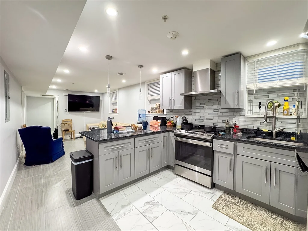 2 bed, 2 bath apartment for rent at 62 Hecla St Unit B, Dorchester — photo 1 of 12